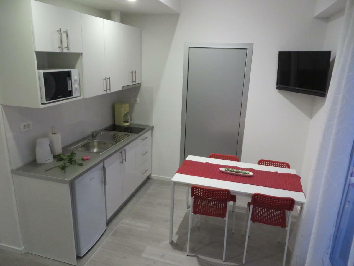 Apartmani Raos Dugi Rat Eksteriør billede