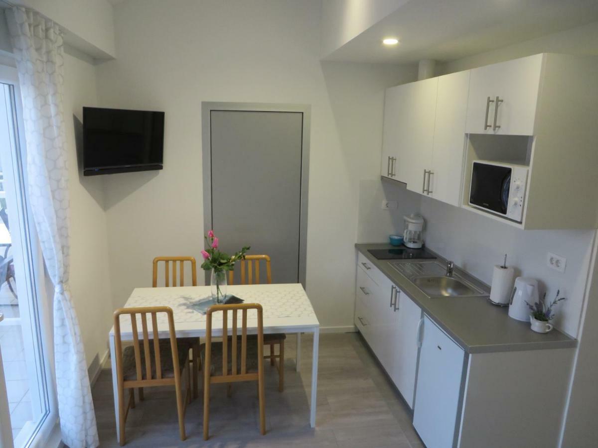 Apartmani Raos Dugi Rat Eksteriør billede