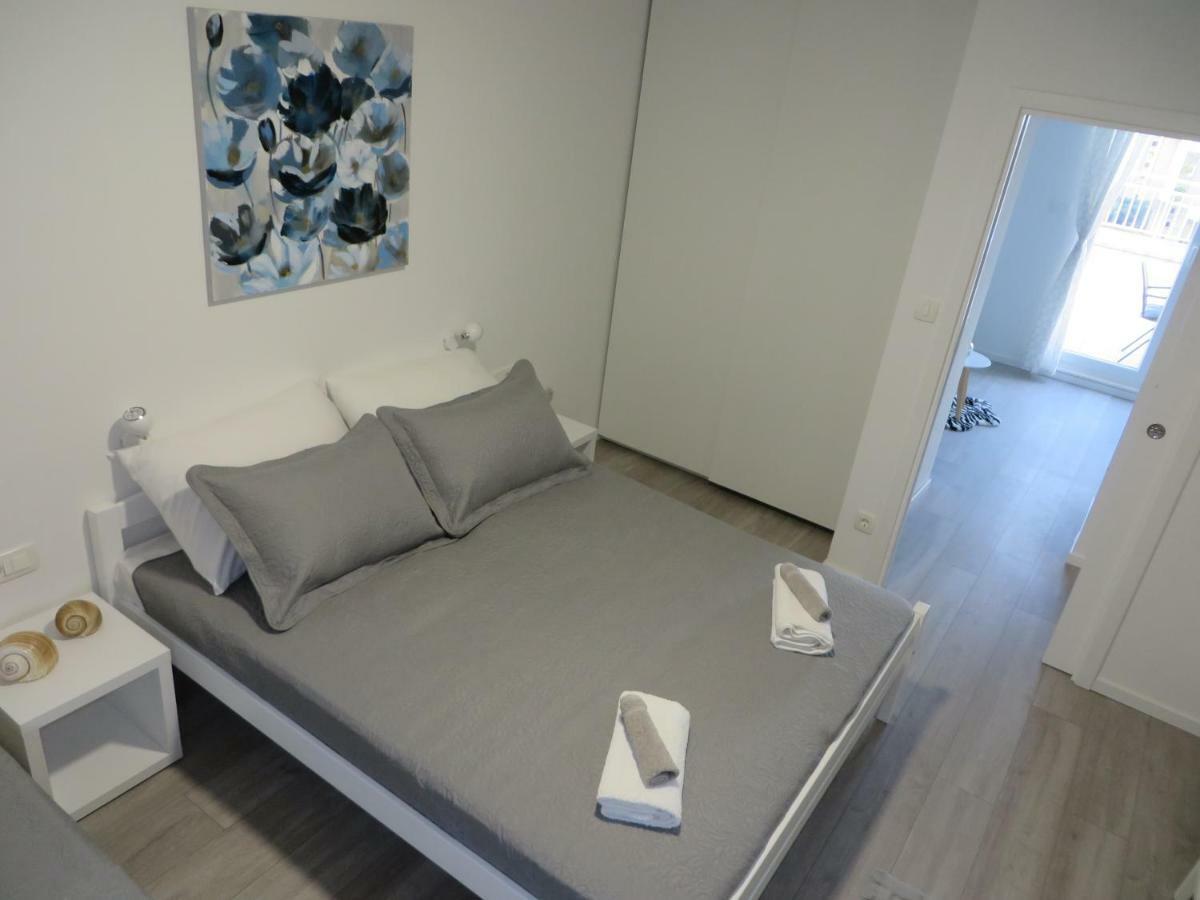 Apartmani Raos Dugi Rat Eksteriør billede